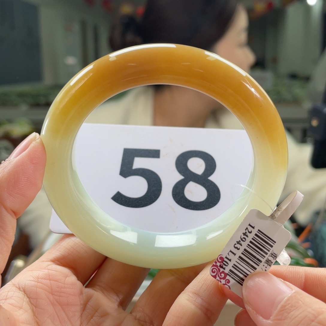 未镶嵌手镯和田玉回流