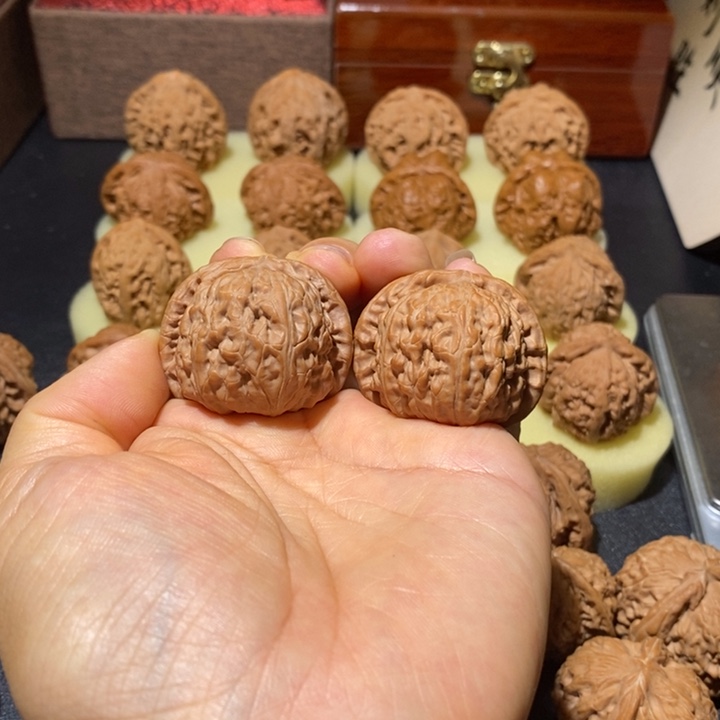 嗯***～文玩核桃吊坠白狮子