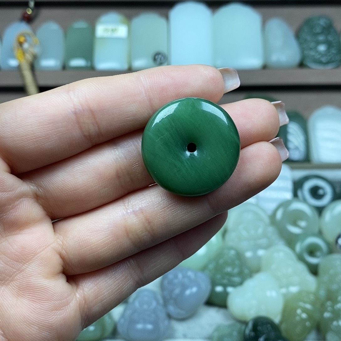 和田玉未镶嵌颈饰平安扣