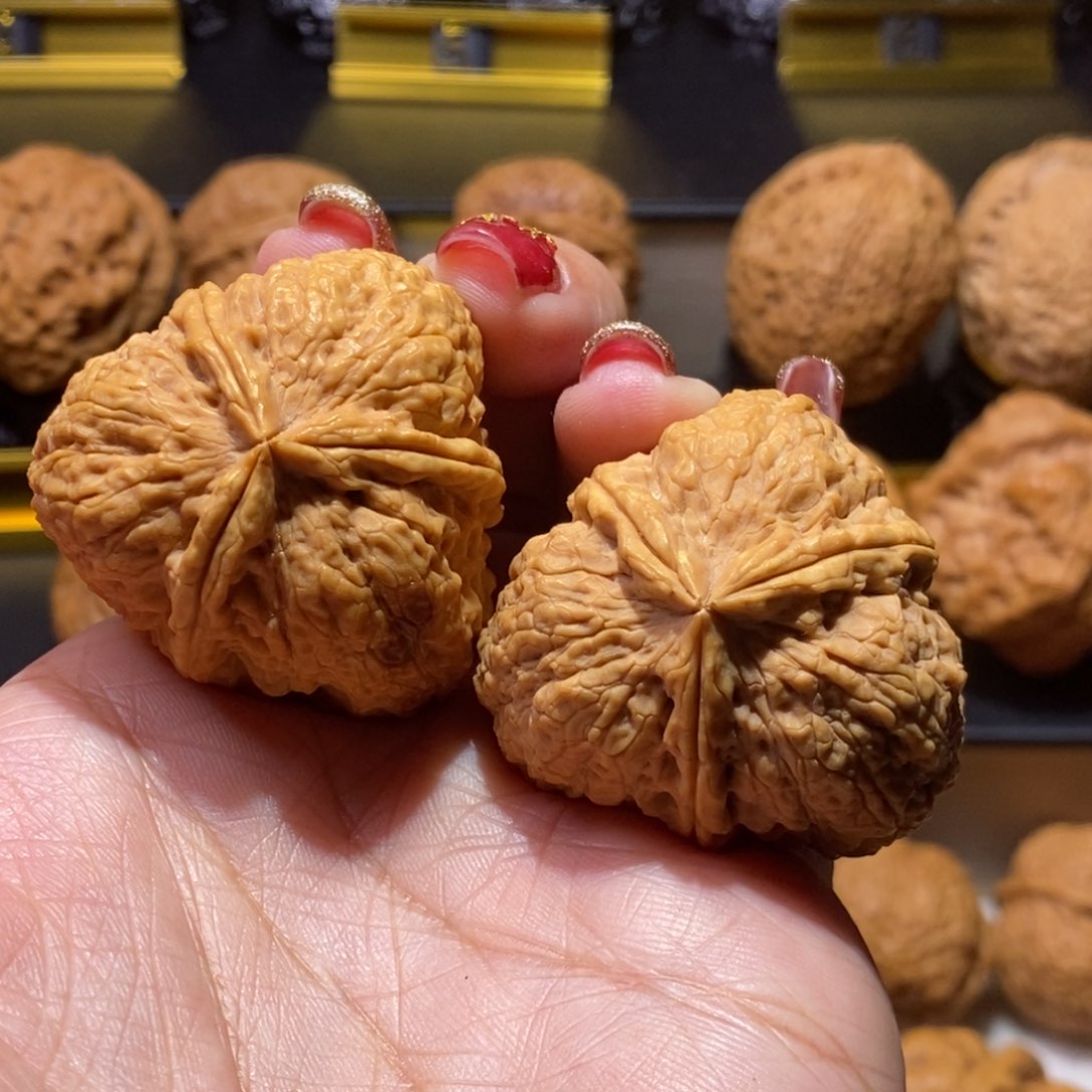 文玩核桃把件蚂蚁纹三棱38尺