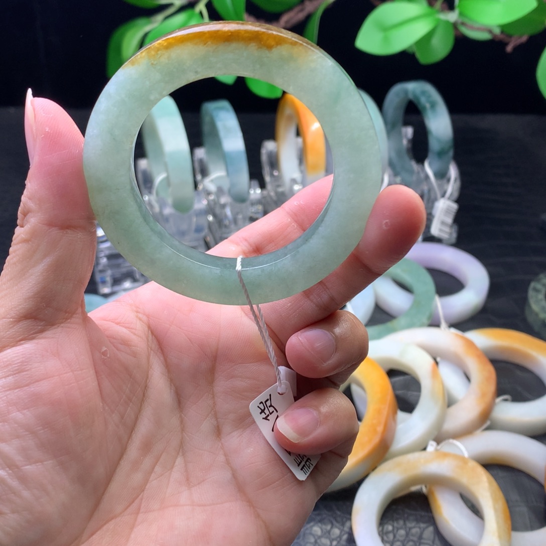 定制翡翠未镶嵌手镯