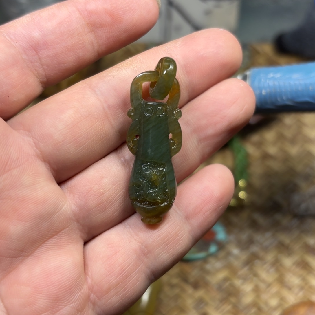 岫岩河磨玉（透闪石质玉）颈饰未镶嵌