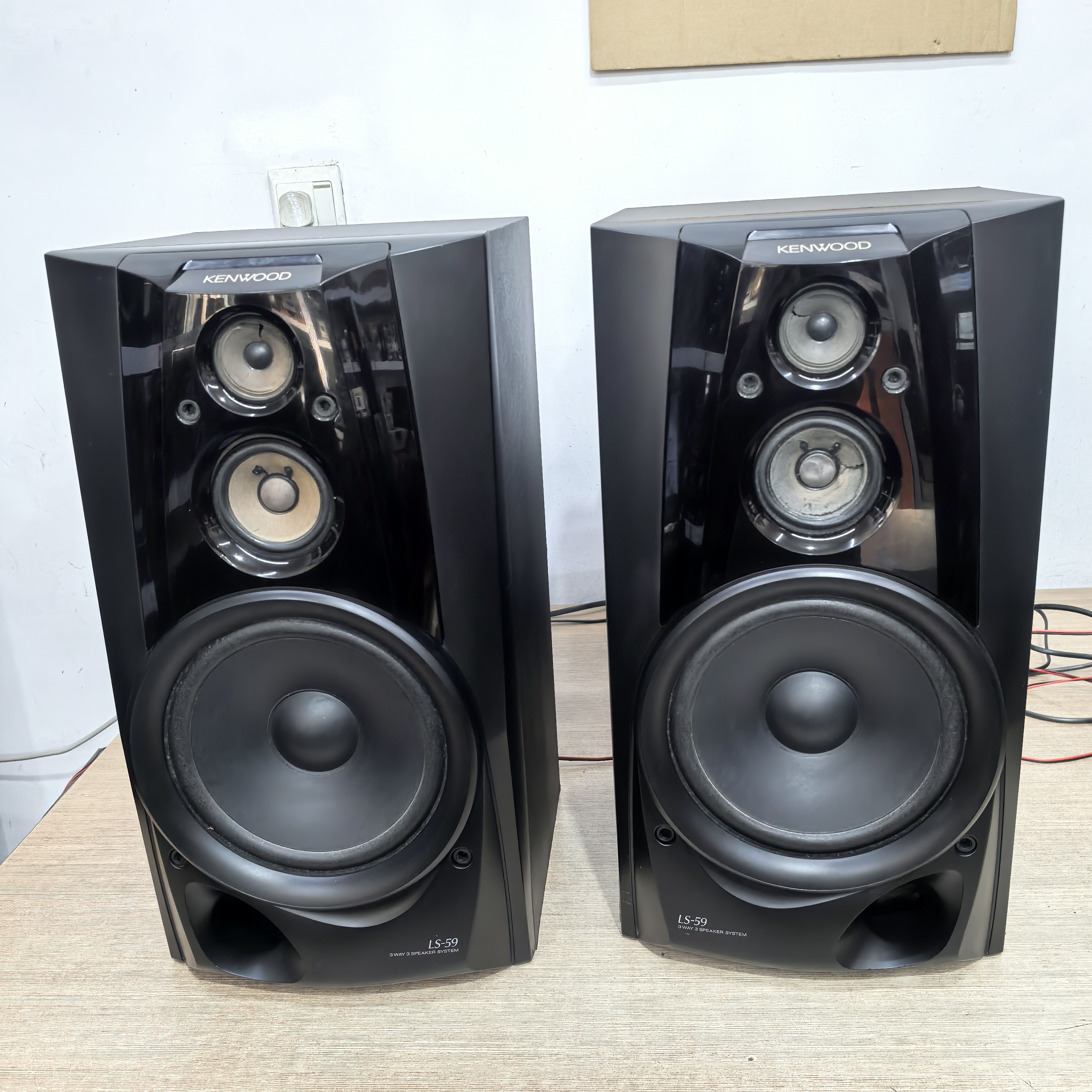 8新  JW音箱高音有瑕疵，邮费自理