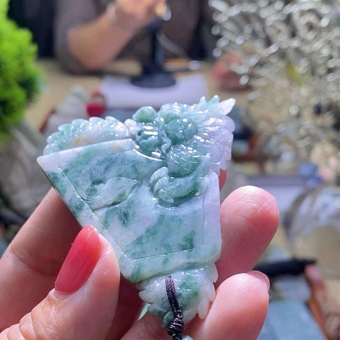 【闪购商品】翡翠颈饰未镶嵌龙牌