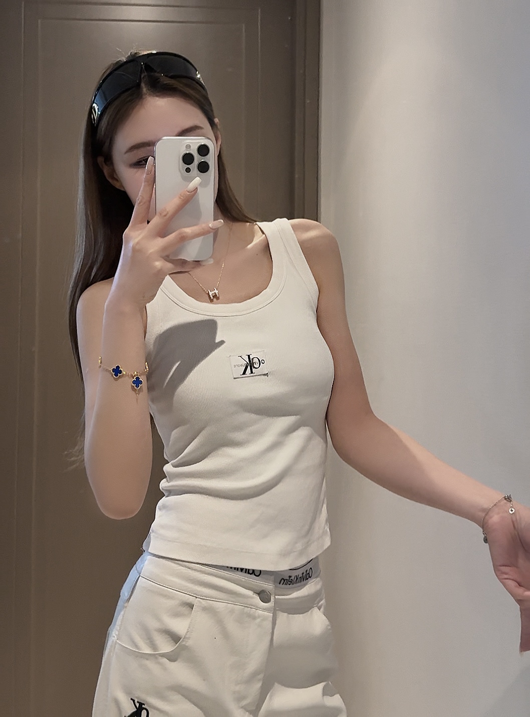 日常简约贴布修身显瘦U领螺纹通勤背心