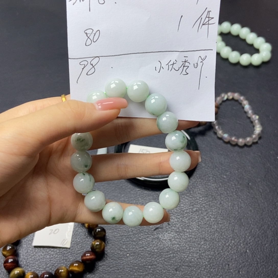 裙***子和田玉未镶嵌颈饰多样性