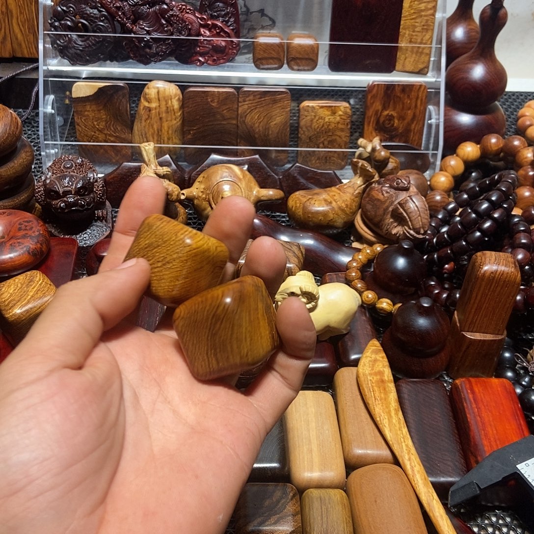 平***乐大叶紫檀（黑酸枝木类）