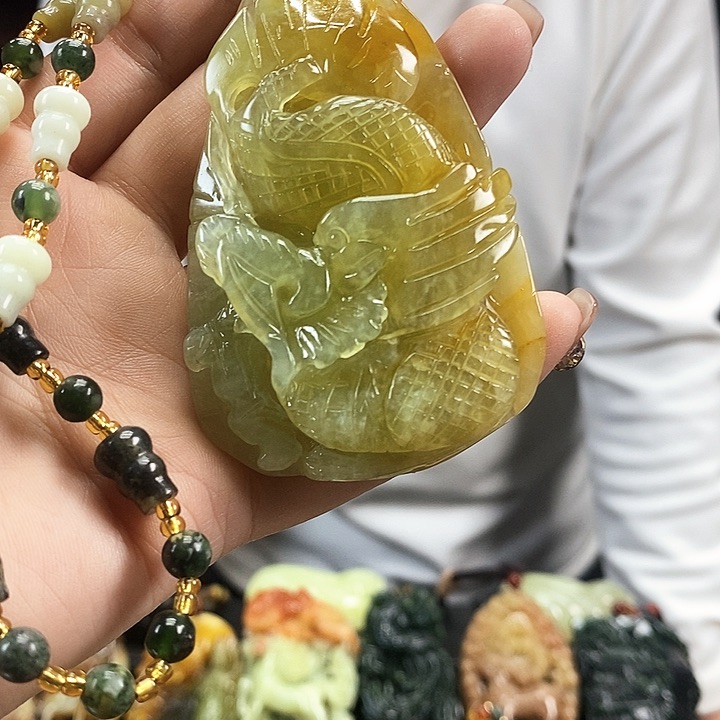 蛇纹石玉吊坠未镶嵌