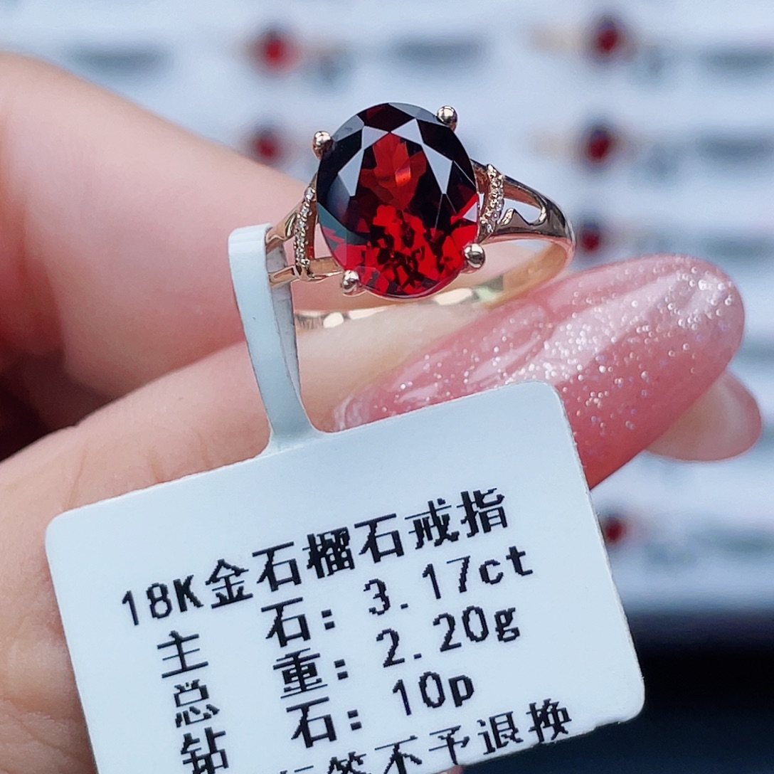 戒指18K金镶嵌石榴石