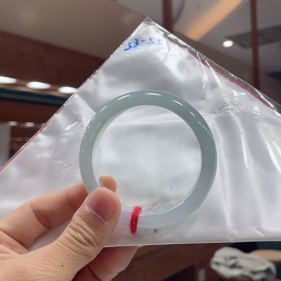 翡翠手镯未镶嵌买断有包容