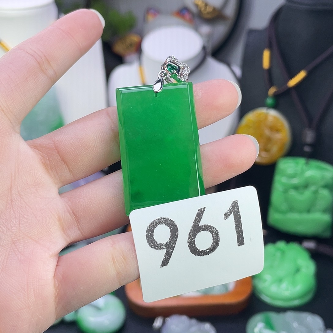 翡翠未镶嵌吊坠(赠链)