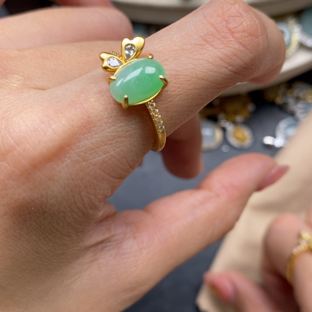 翡翠颈饰未镶嵌翡翠