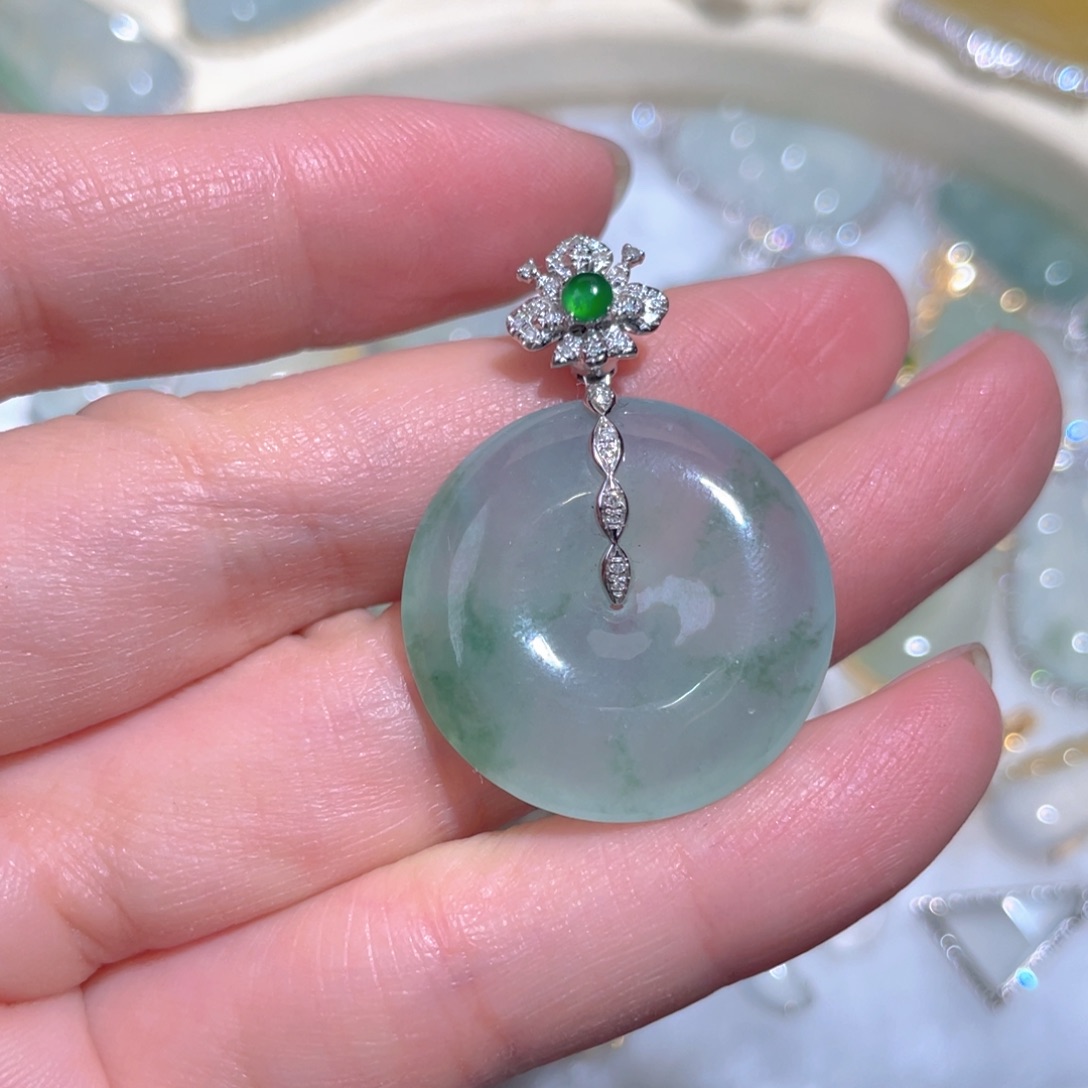 翡翠颈饰18K金镶嵌翡翠