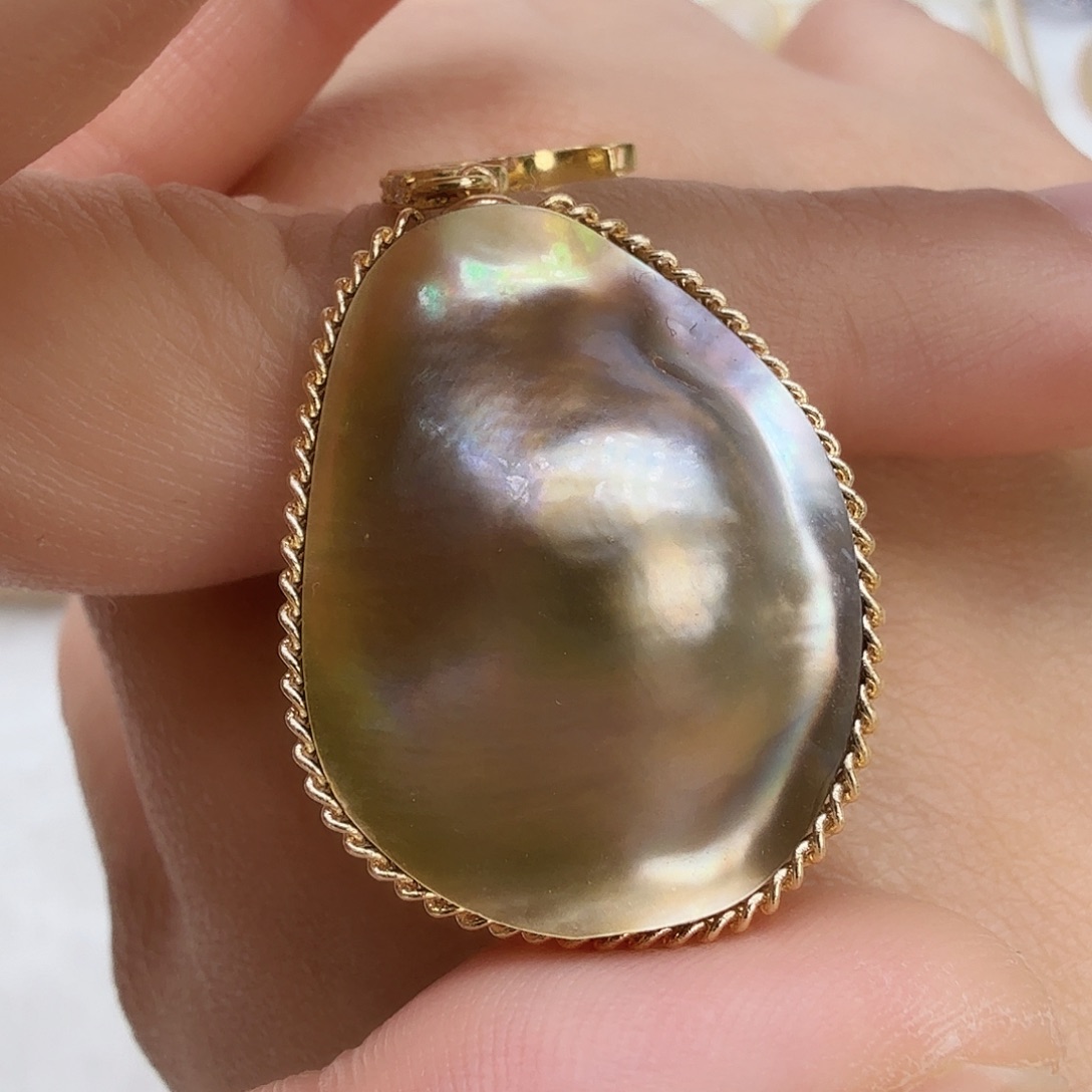 未镶嵌颈饰拼合珍珠（马贝珠）