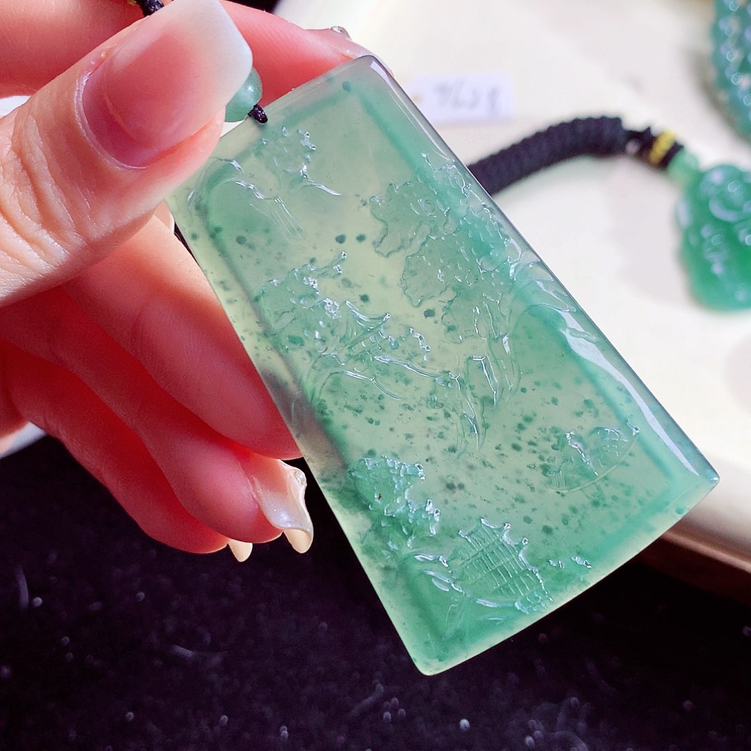 颈饰未镶嵌翡翠天然