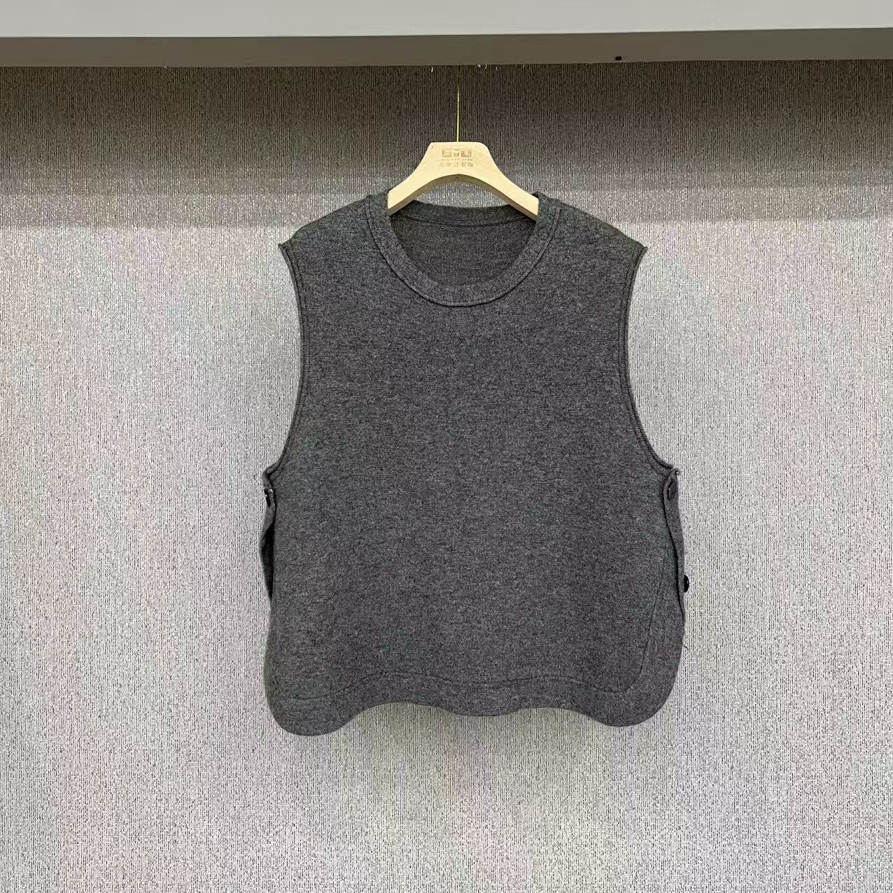 爆款！双侧扣女士休闲针织马甲