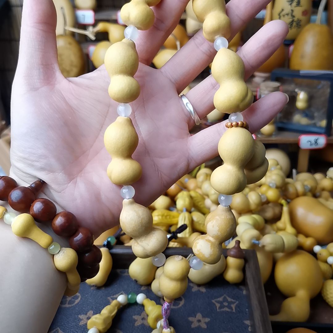 晚***晚金蟾手持葫芦葫芦