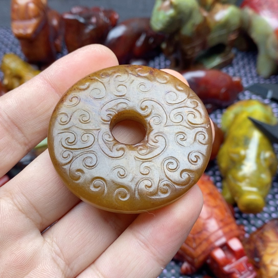 蛇纹石玉颈饰未镶嵌