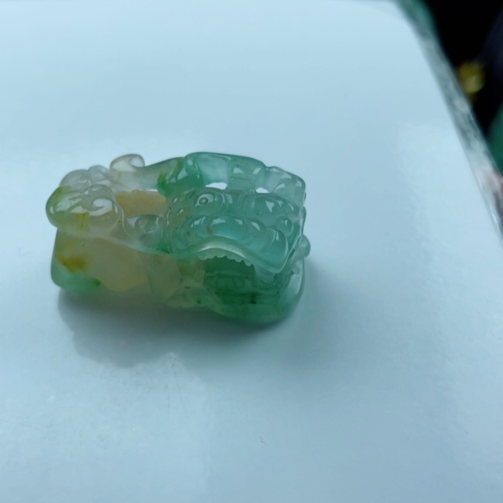 石英质玉未镶嵌颈饰