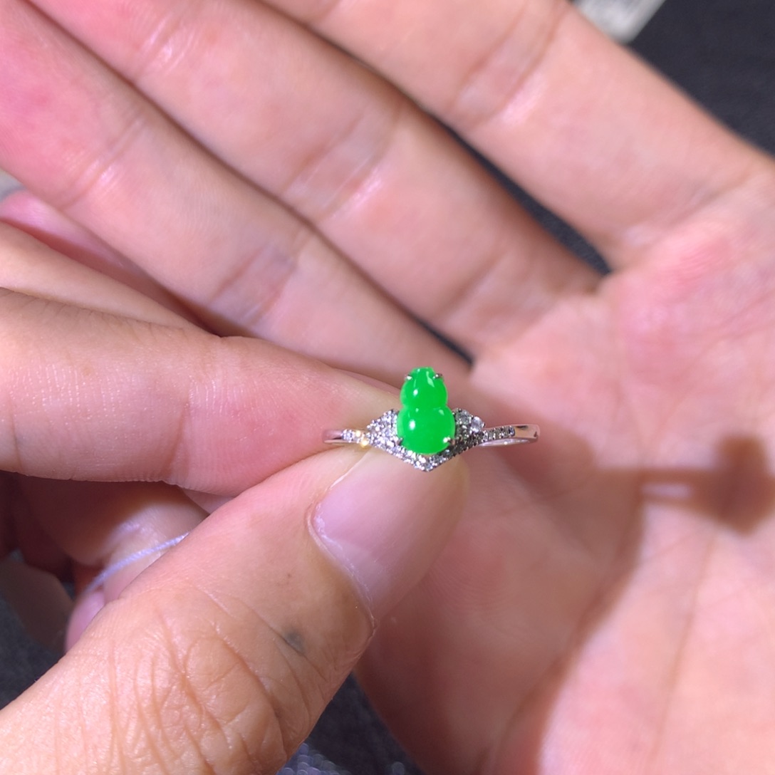 翡翠戒指18K金镶嵌翡翠