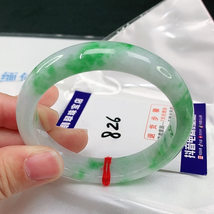 翡翠手镯未镶嵌翡翠