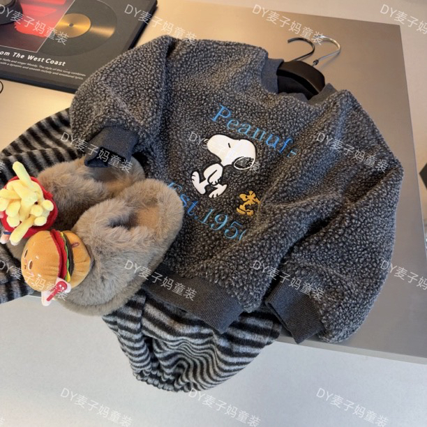 现货MZ.儿童冬季加厚保暖摇粒绒卡通圆领卫衣051