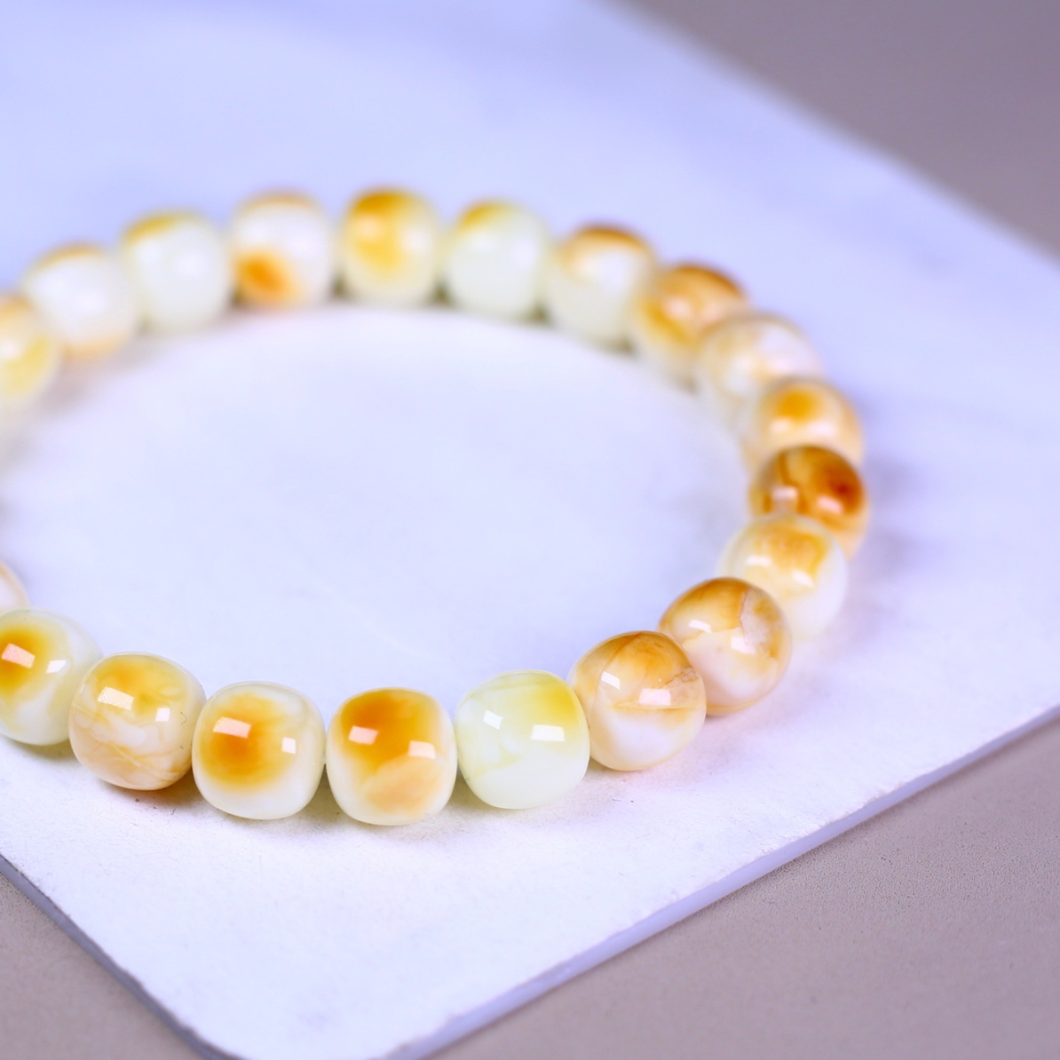 10.1*9.5mm同料沁色老型蜜蜡手串。