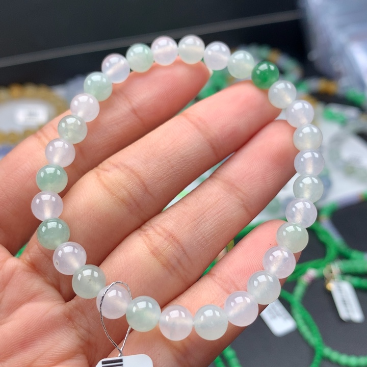 翡翠手镯未镶嵌卡