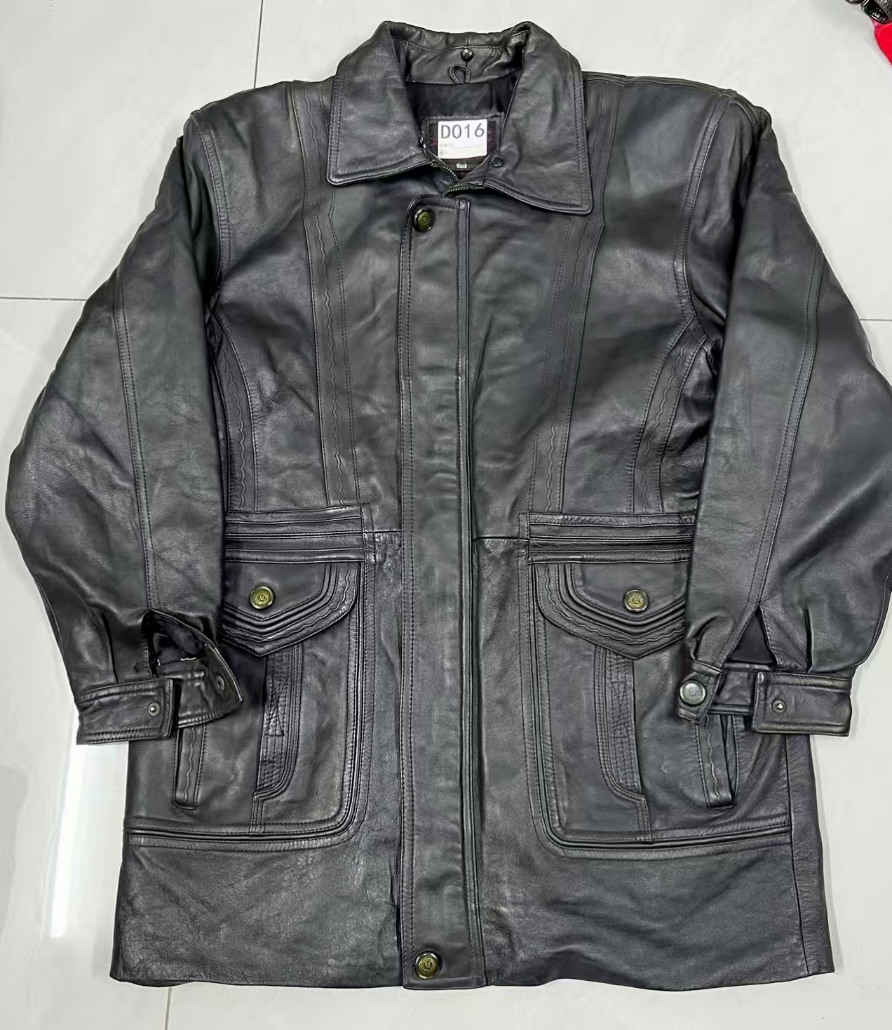 瑕疵皮衣，默认微脏磨损，介意勿拍（实物以直播间为准，没有运费险）