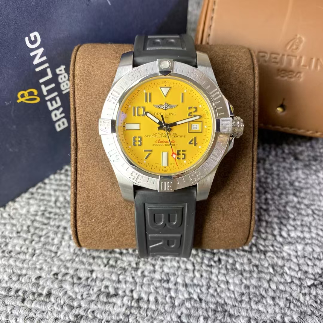 95新 BREITLING/百年灵 /亚虎竞拍/百年灵/复仇者机械男表