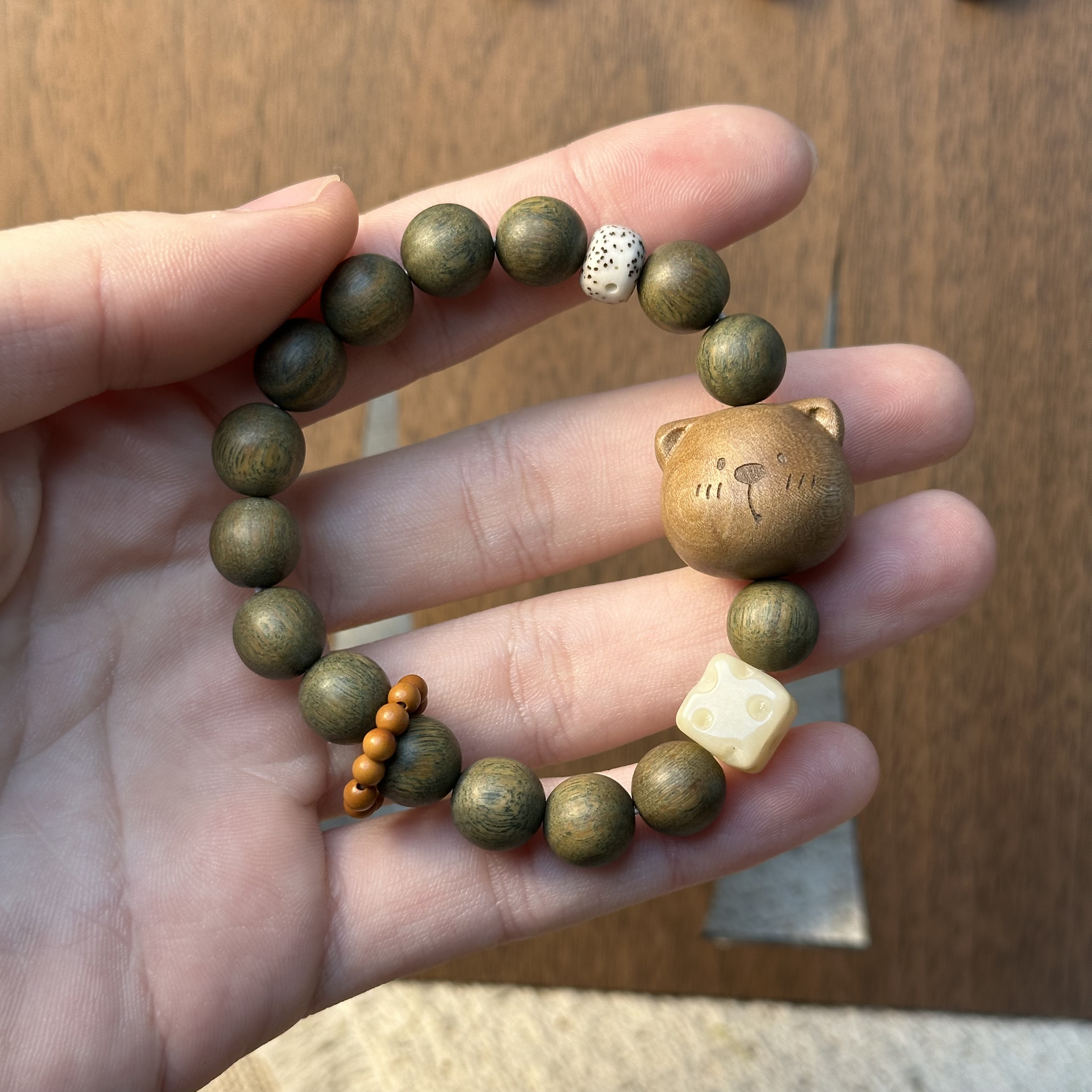 【肥牛文玩】绿檀桃木小熊单圈