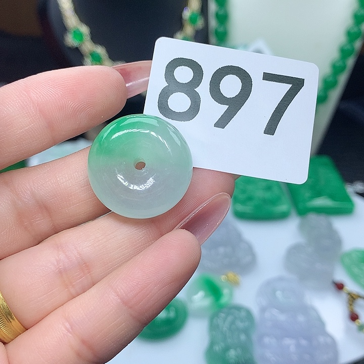 翡翠吊坠(赠链)未镶嵌