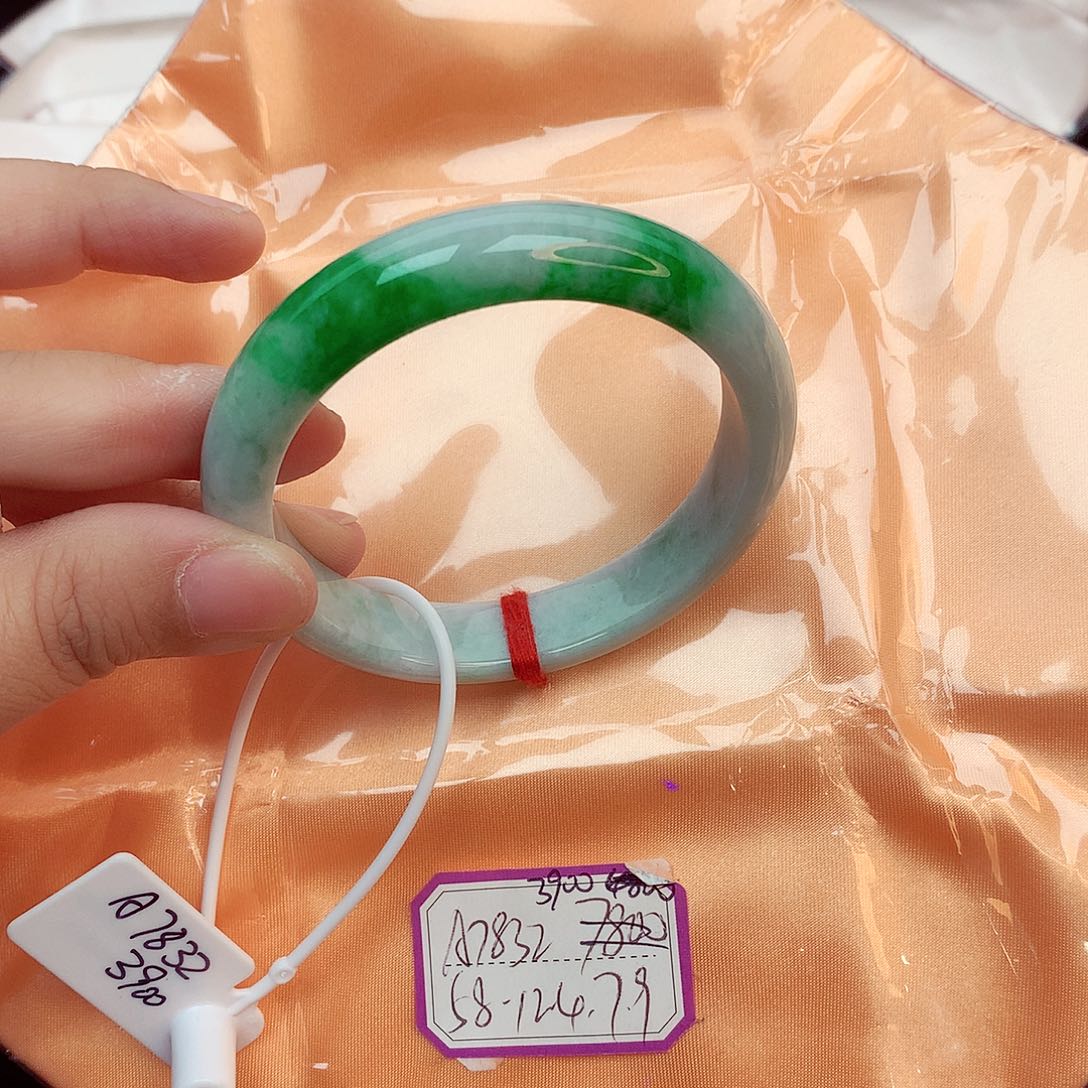 翡翠手镯未镶嵌天然缅甸翡翠A货