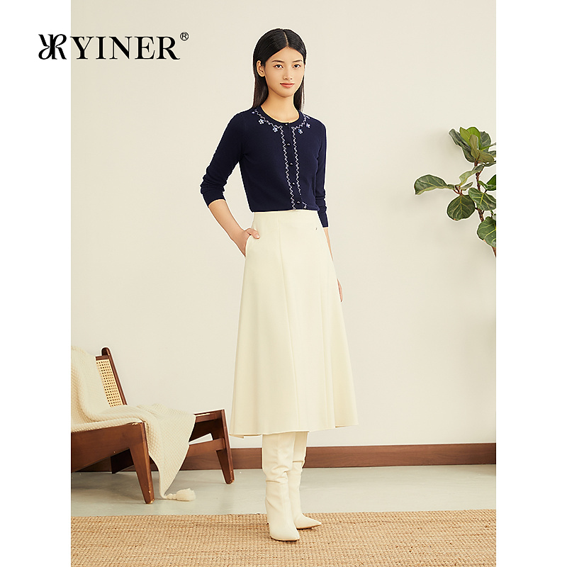 YINER音儿专选2025冬季新款美丽诺羊毛立体钉珠装饰圆领针织开衫