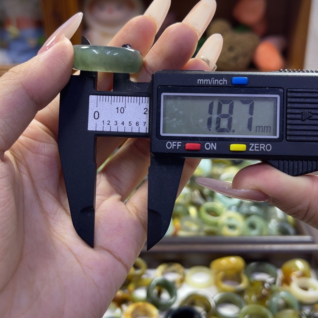 蛇纹石玉未镶嵌手镯30