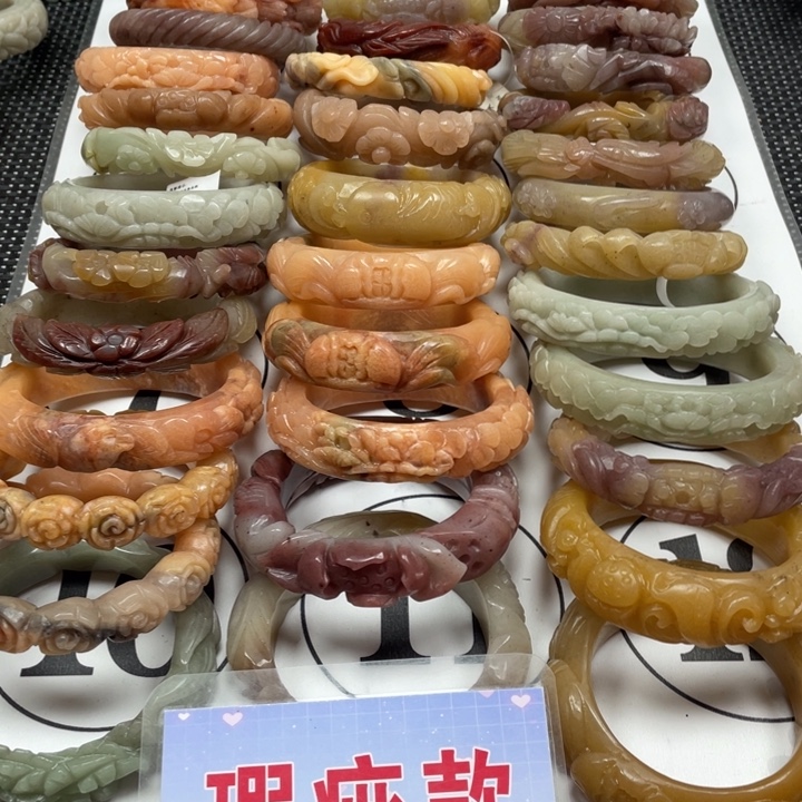 Z***店石英质玉未镶嵌手镯