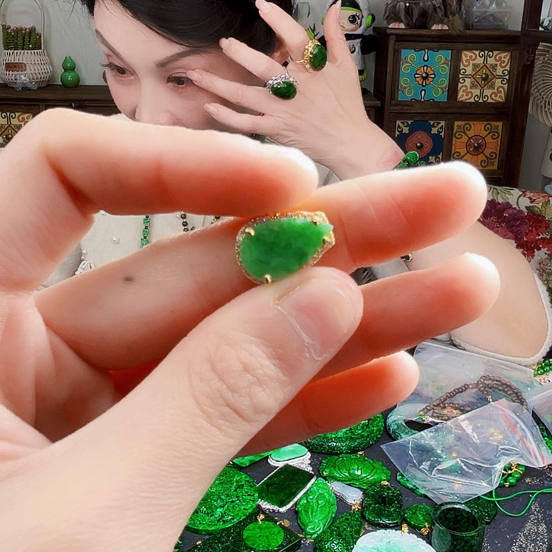 颈饰银S925镶嵌翡翠多样性