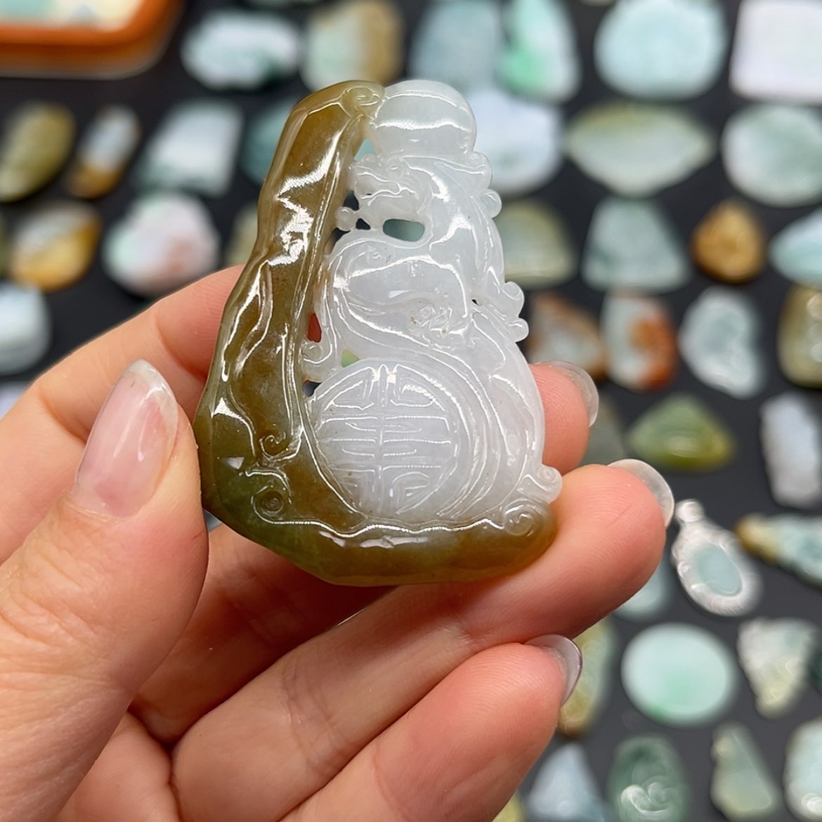 【闪购商品】翡翠颈饰未镶嵌仿古龙