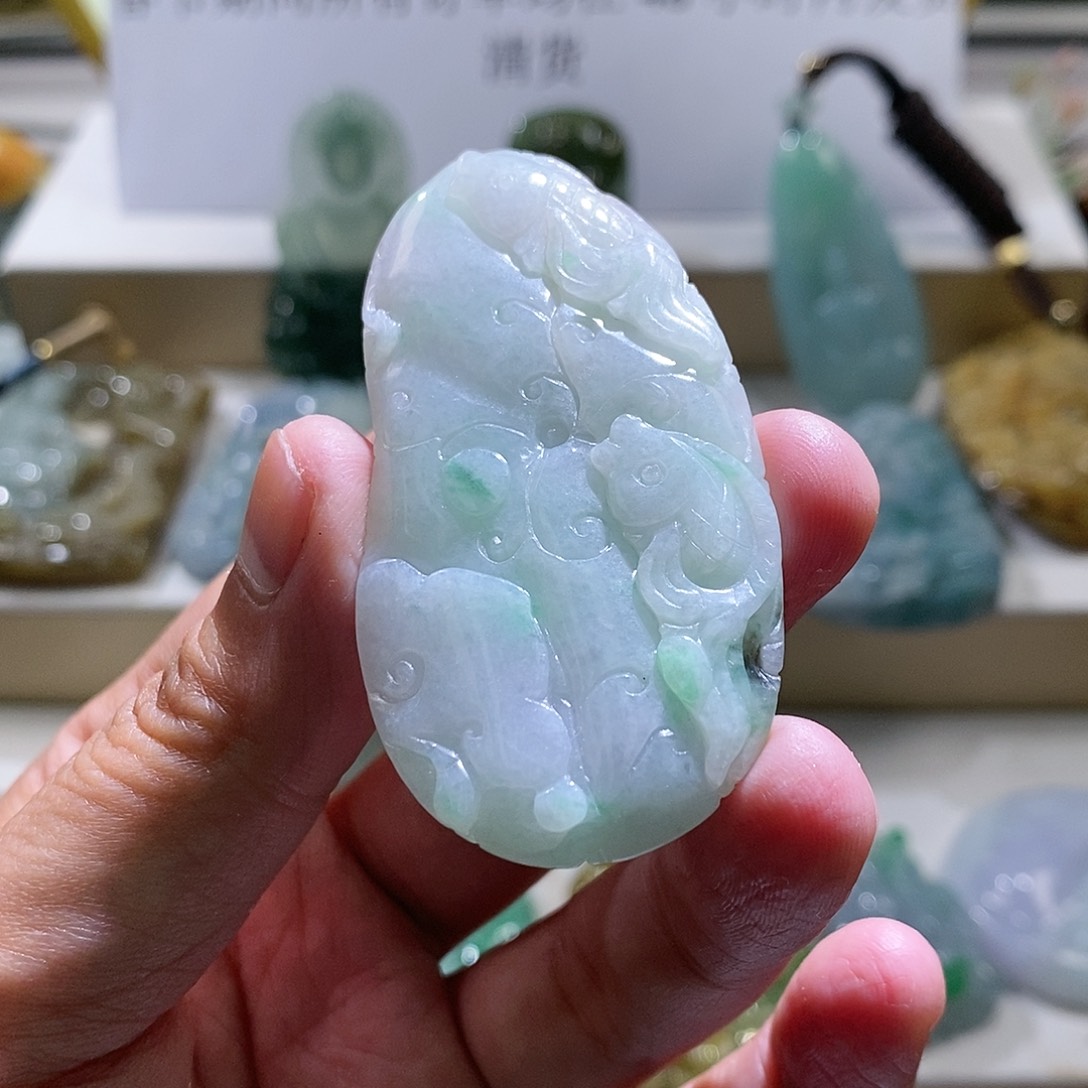 【闪购商品】翡翠颈饰未镶嵌荷叶鱼