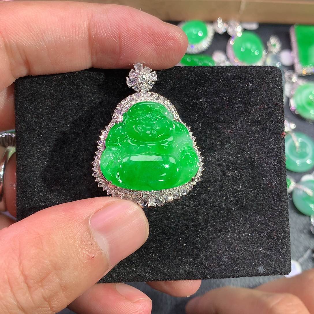 翡翠吊坠(赠链)18K金镶嵌