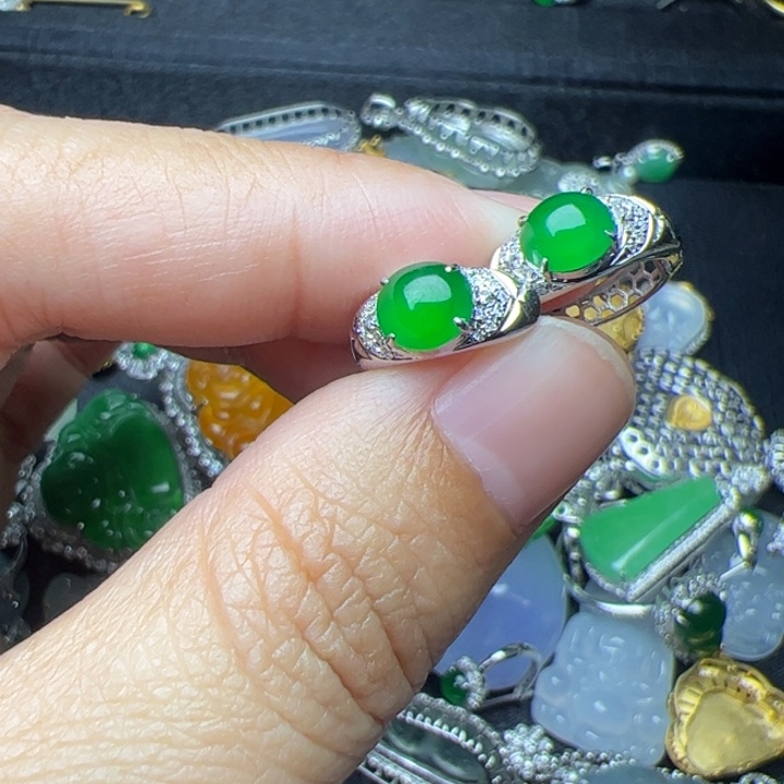 翡翠18K金镶嵌耳饰