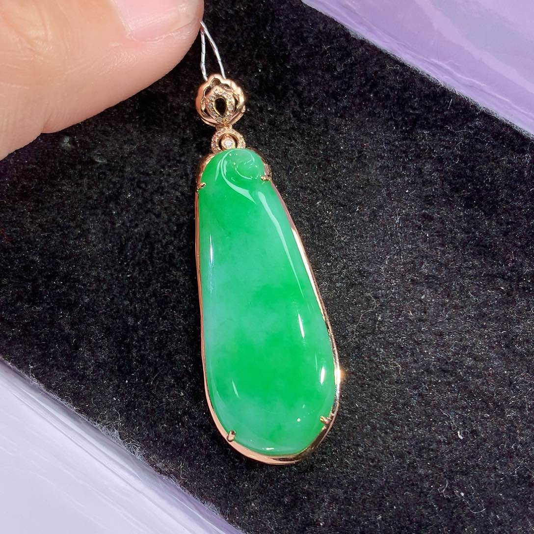 翡翠18K金镶嵌吊坠(赠链)