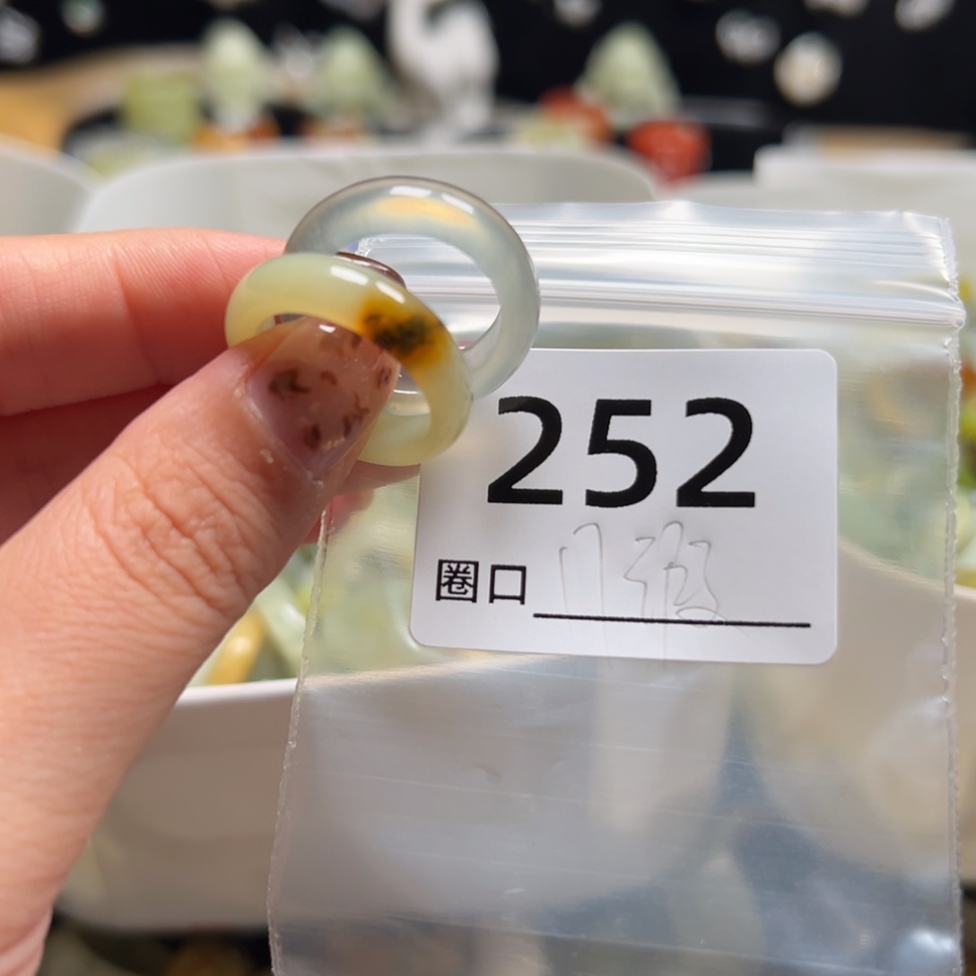 蕾***蕾蛇纹石玉未镶嵌戒指