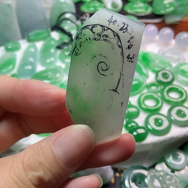 定制翡翠未镶嵌材料