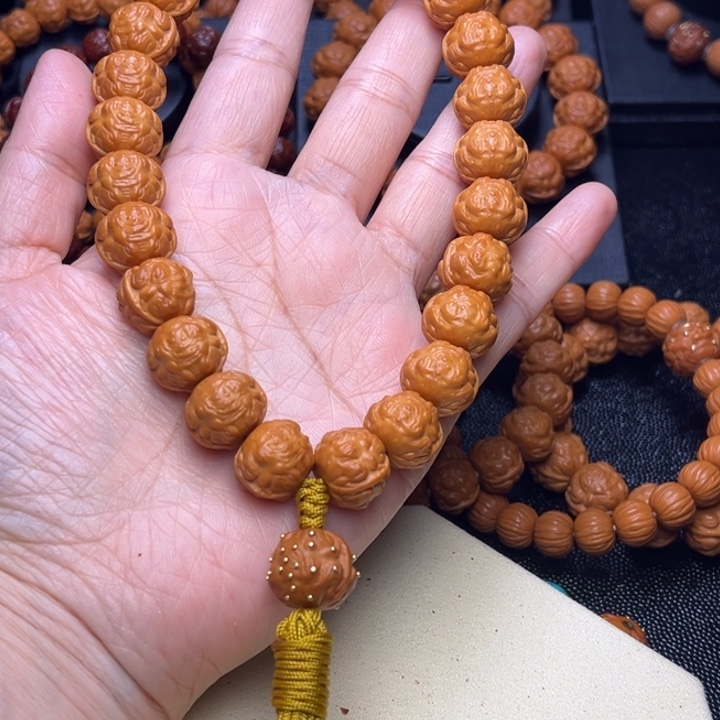 猴头核桃吊坠1.6手持金蟾