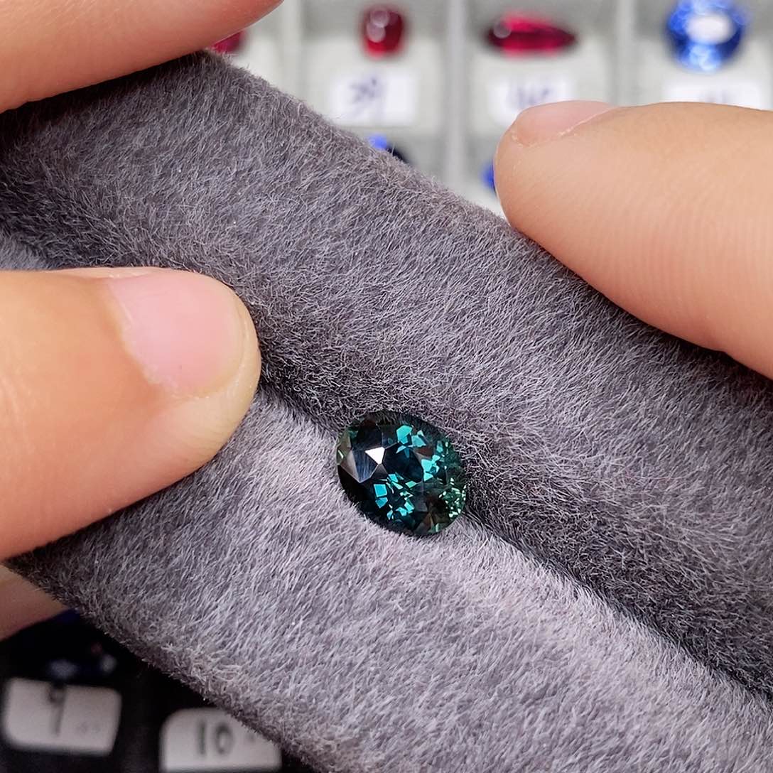 蓝宝石裸石未镶嵌无烧Teal色浓郁高级1.95ct/0077