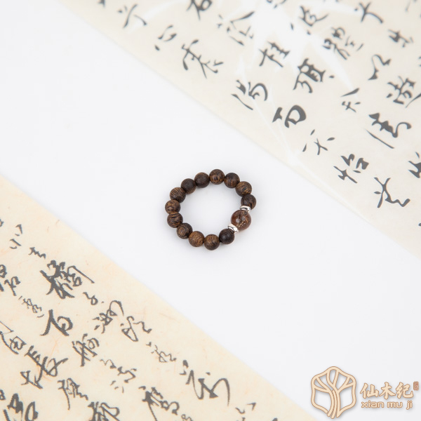 沉香海南莺歌绿奇楠·黑金超七沉香戒指（多样性发一）