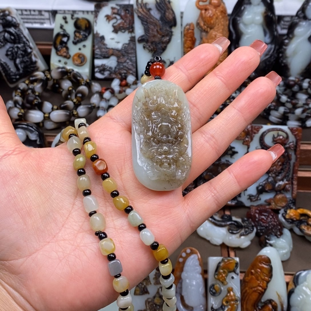 颈饰未镶嵌和田玉