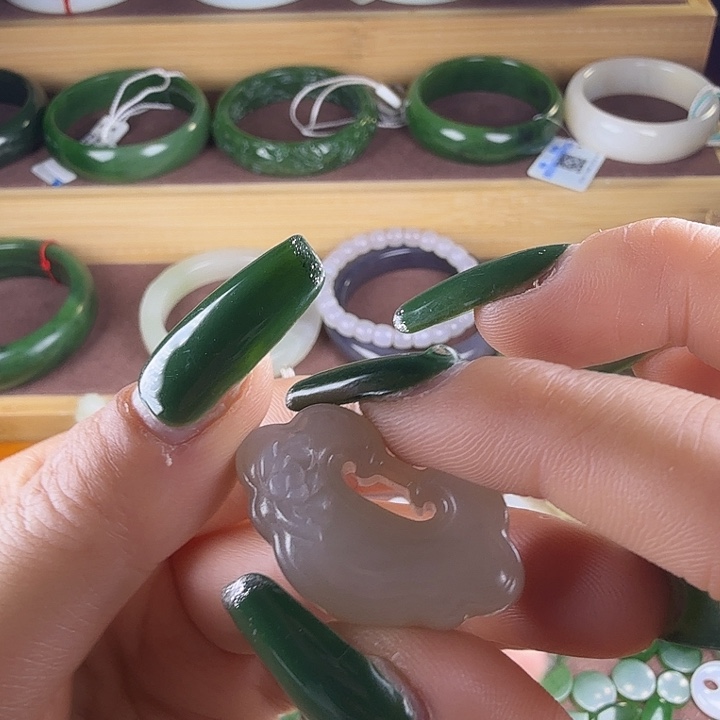 和田玉（糖玉）未镶嵌颈饰