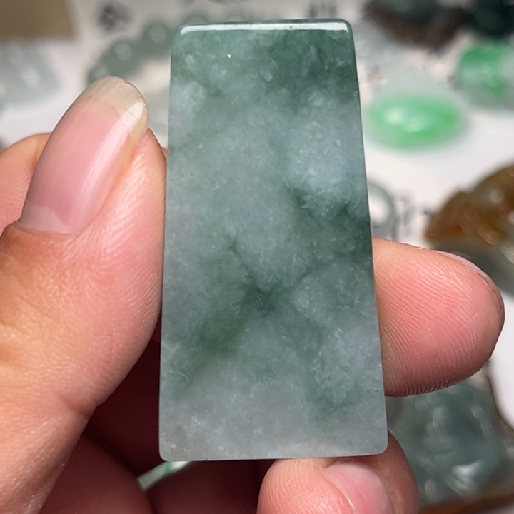 翡翠未镶嵌颈饰无事牌